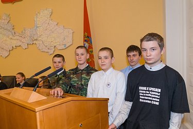 Школьные герои в Доме Советов